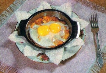 Яичница глазунья с жареным картофелем по № 462