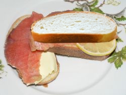 Закрытый бутерброд с рыбными гастрономическими продуктами по № 23